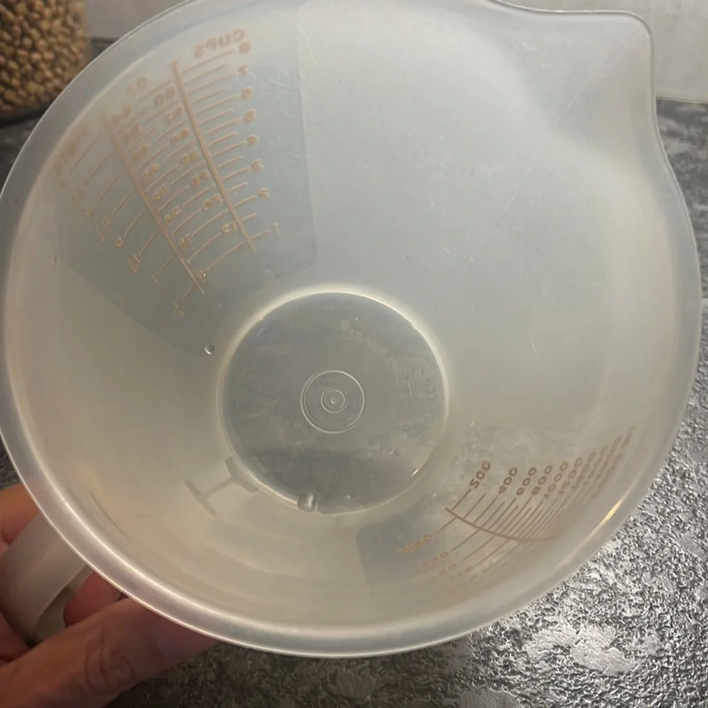 8 cup vintage measuring cup by Tupperware This one is old school. Exc condition
